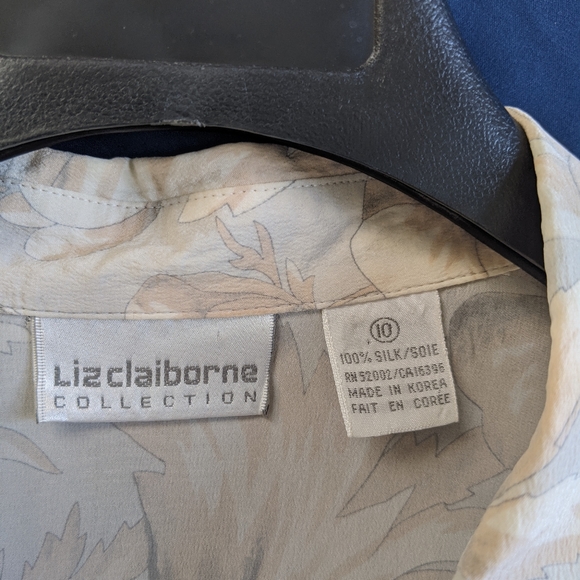 ⭐️SOLD⭐️ 💯% SILK Shirt - Picture 4 of 6